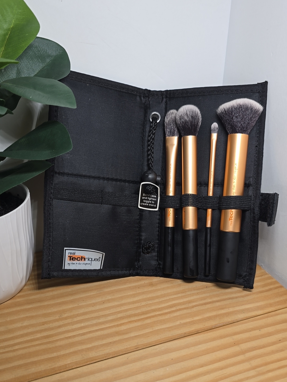 Blush EyeShadow Brushes With Stand 5 Piece Set NEW